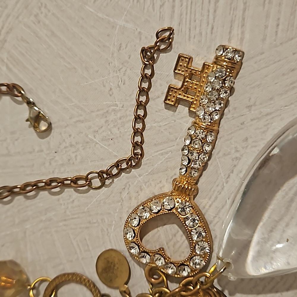 Chunky chain heart rhinestone key acrylic beads statement necklace gold tone - Picture 6 of 8